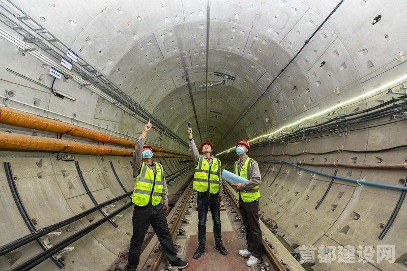 中铁二十二局浇筑最快地铁联络通道