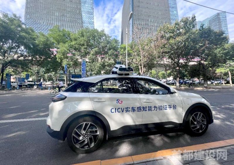 北京电信让“聪明车”安全驶上“智慧路”