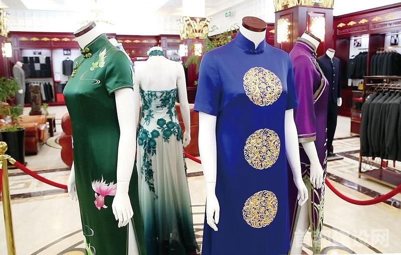 百年京式旗袍文化艺术展在红都旗舰店展出
