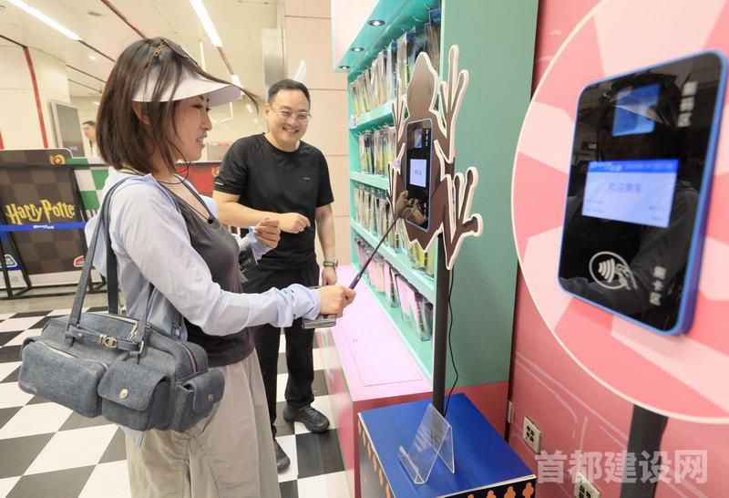 “哈利・波特交通卡”主题快闪店亮相朝阳门