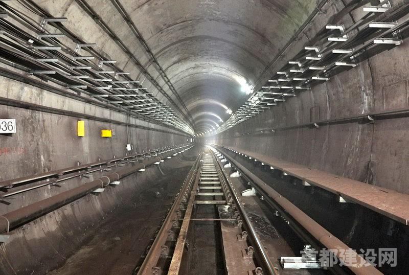 北京地铁630公里隧道清洁工程完工