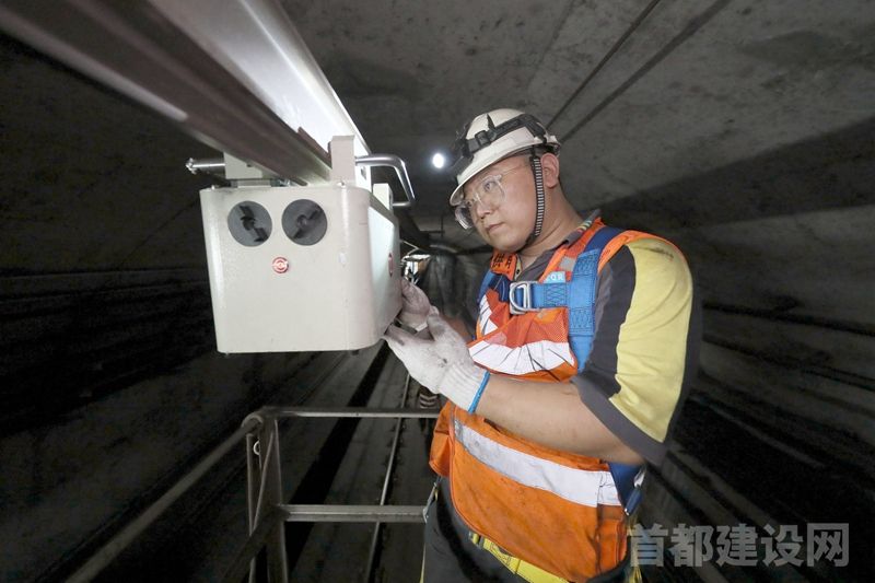 京港地铁上线智能设备精准“把脉”接触线
