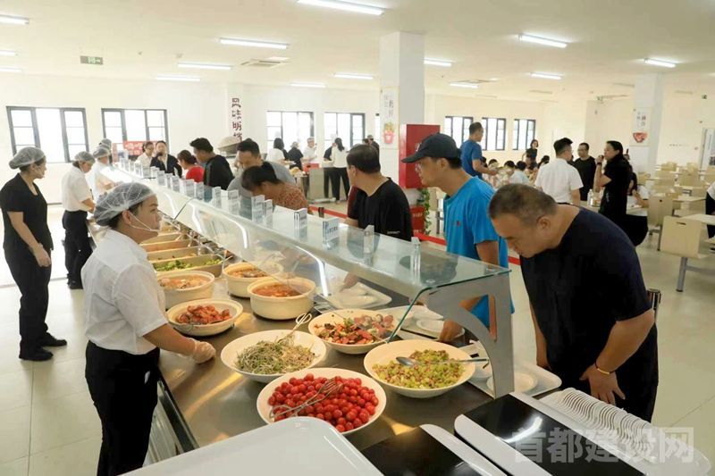 “大食堂”里多种搭配组合让住户餐餐都有更多选择